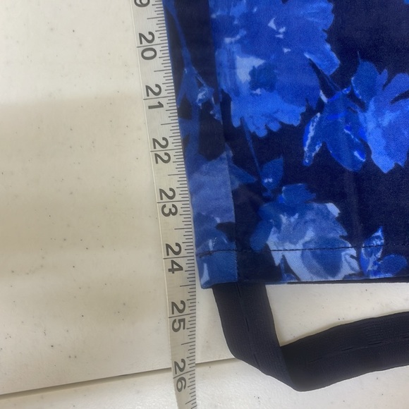 New Isaac Mizrahi Blue Floral Print Velvet Stirrup Pants Size 10P Adjustable - Picture 15 of 16